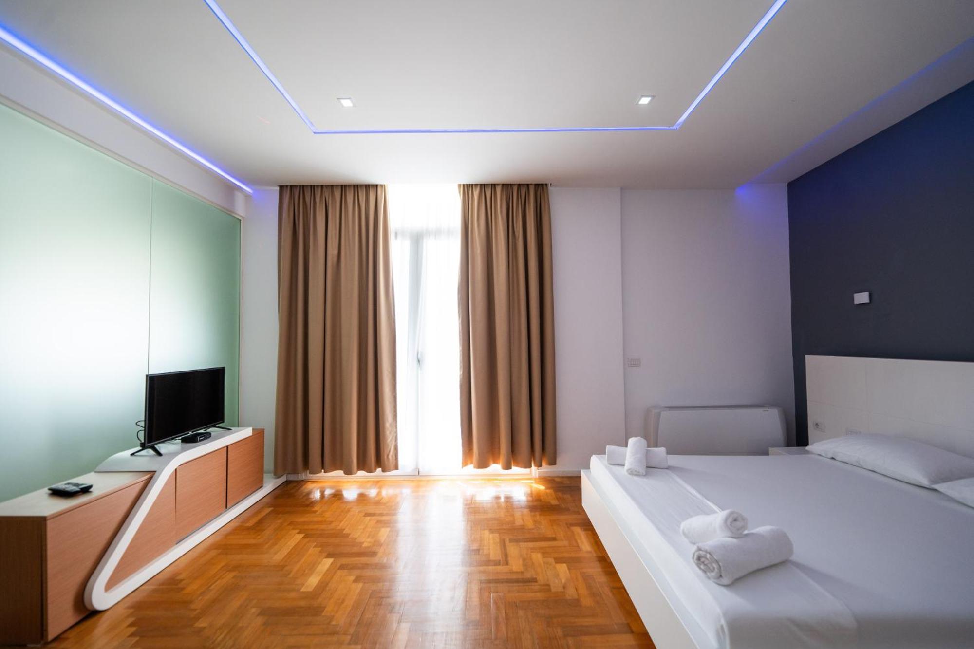 Thea Hotel Вльора Екстер'єр фото